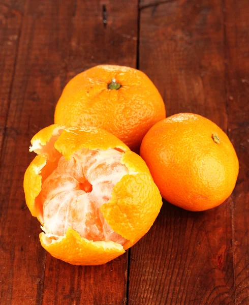 Tasty mandarines on wooden background — Stock Photo, Image