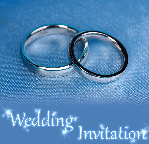 Wedding rings on satin pillow close-up — Stock Photo, Image