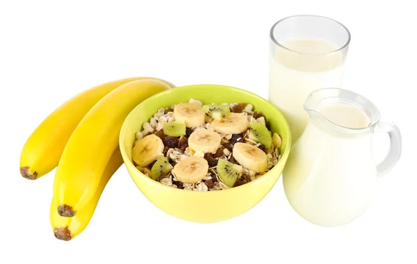 Delicioso y saludable cereal en tazón con leche y fruta aislada en blanco — Foto de Stock