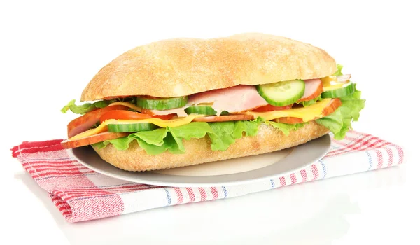 Sandwich frais et savoureux au jambon et légumes isolés sur blanc — Photo