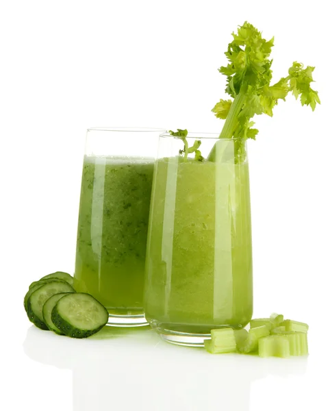 Bicchieri di succo vegetale verde, isolati su bianco — Foto Stock