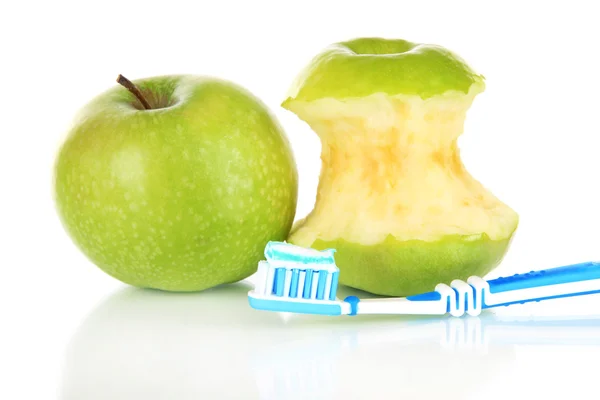白で隔離される歯ブラシとりんご — ストック写真