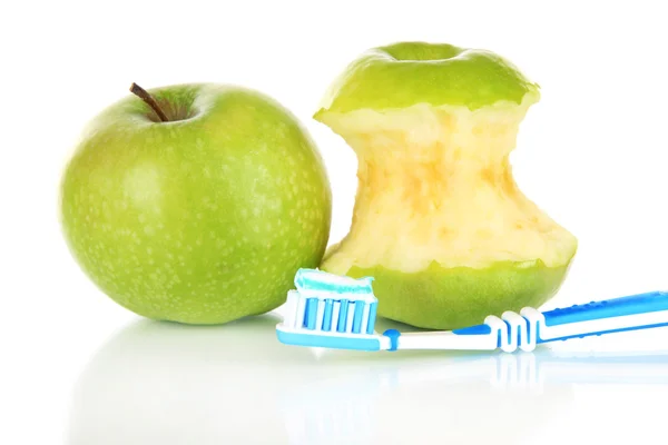 Pommes avec une brosse à dents isolée sur blanc — Photo