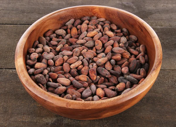 Beans in bowl on wooden background — Stock Photo, Image