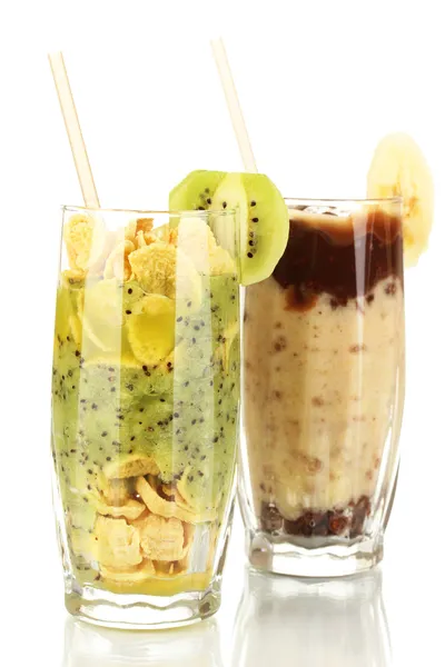 Beyaz izole lezzetli meyve smoothies — Stok fotoğraf