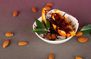 meyve çikolata gri bir arka plan