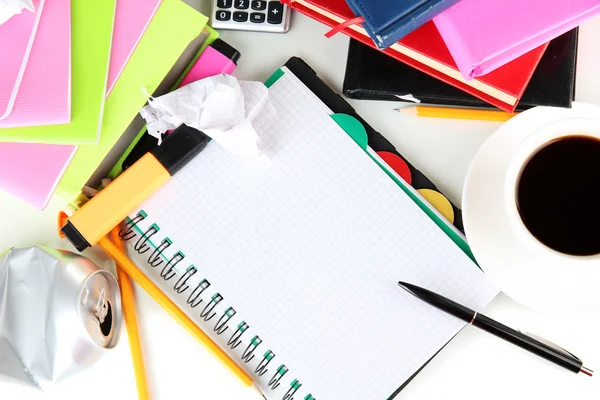 Lugar de trabajo del estudiante, aislado en blanco —  Fotos de Stock