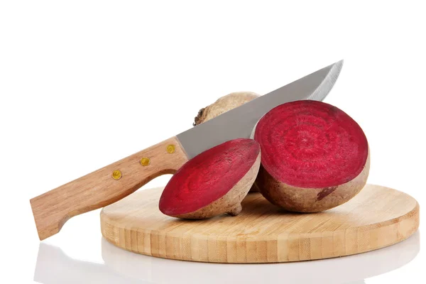 Sliced beetroot on board isolated on white — Zdjęcie stockowe