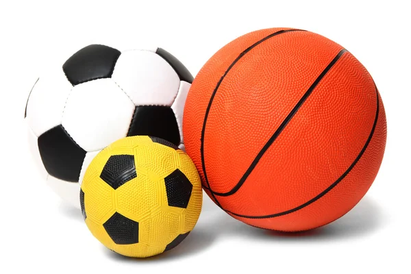 Baloncesto y balones de fútbol aislados en blanco — Foto de Stock