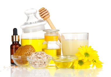 yağlar ve üzerinde beyaz izole bal kokulu bal spa