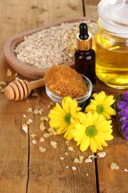 yağlar ve ahşap masa yakın çekim bal kokulu bal spa