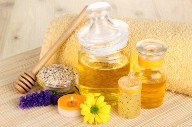 yağlar ve ahşap masa yakın çekim bal kokulu bal spa