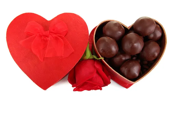 초콜릿 사탕 선물 상자에 흰색 절연 — 스톡 사진