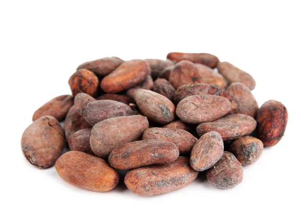 Boabe de cacao izolate pe alb — Fotografie, imagine de stoc