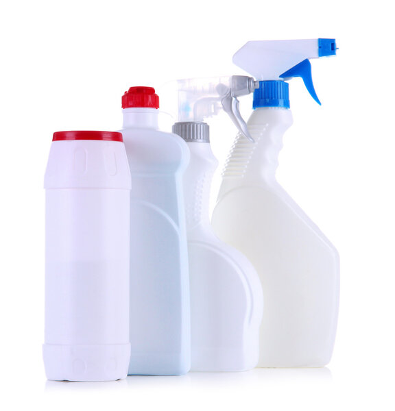 Различные виды кухонных уборщиков, изолированные на белом
