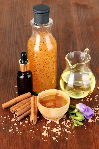 Beautiful spa setting on wooden table close-up — Stock Photo, Image