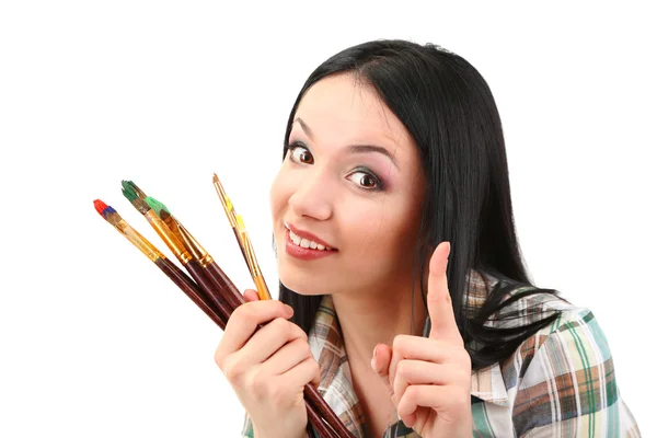 Güzel bir genç kadın ressam üzerine beyaz izole fırçaları ile — Stok fotoğraf