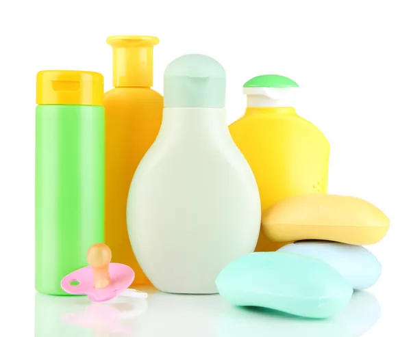 Cosmetici per bambini e sapone, isolati su bianco — Foto Stock
