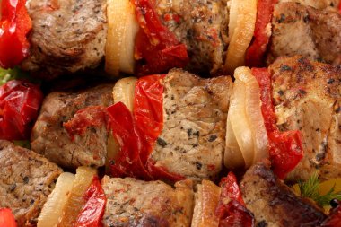 lezzetli ızgara et ve sebze şiş üzerinde kapat