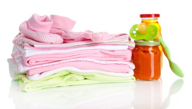 beyaz izole bebek elbise yığını