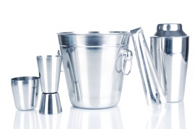 kokteyl shaker ve metal buz kovası whit üzerinde izole