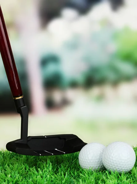 Golf balls and driver on green grass outdoor close up — Stock Photo, Image