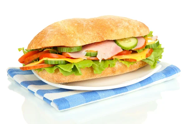 Frisches und schmackhaftes Sandwich mit Schinken und Gemüse isoliert auf weiß — Stockfoto