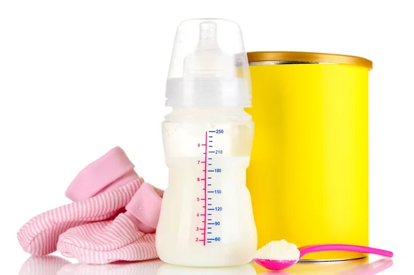 Bottiglia con latte e cibo per neonati isolato su bianco — Foto Stock