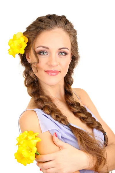 Mujer joven con hermoso peinado y flores, aislado en blanco — Foto de Stock