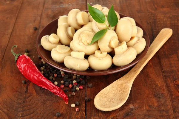 Mushrooms on plate, on wooden background — Stock Photo, Image