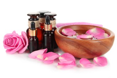 Spa kompozisyon üzerinde beyaz izole aroma yağları ile