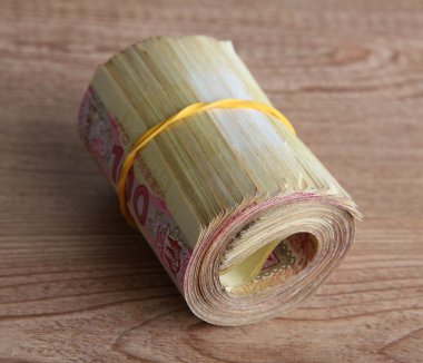 ahşap zemin üzerine Ukraynalı para