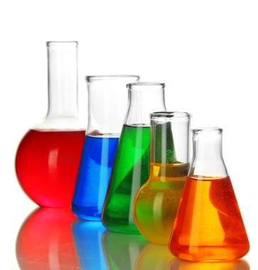 test tüpleri ile üzerine beyaz izole renkli sıvı
