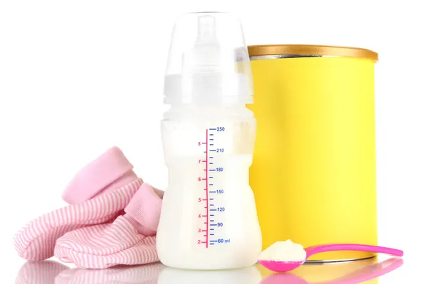 Bouteille avec lait et nourriture pour bébés isolés sur blanc — Photo