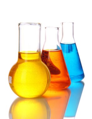 test tüpleri ile üzerine beyaz izole renkli sıvı