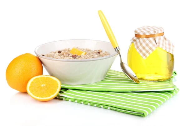 Aveia útil em tigela com frutas isoladas em branco — Fotografia de Stock