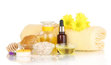 yağlar ve üzerinde beyaz izole bal kokulu bal spa