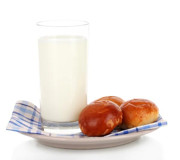 面包和一杯牛奶被隔绝在白色 — 图库照片