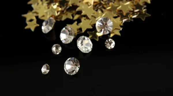 Cristaux (diamants) et étoiles dorées — Photo