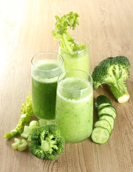 Glasses of green vegetable juice — Stock Photo, Image