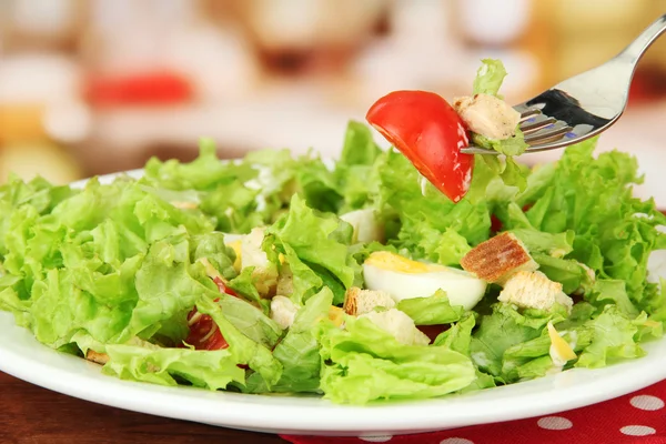 Caesar salad on white plate, close up on bright background — Stock Photo, Image