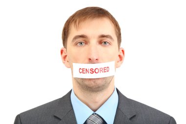 bir bant üzerinde beyaz izole onun dudağında genç işadamı