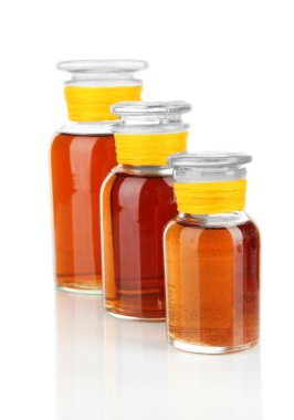 ilaç şişeleri üzerinde beyaz izole