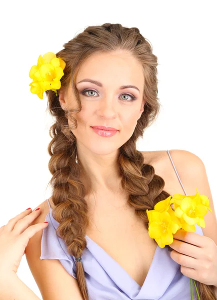 Mujer joven con peinado y flores — Foto de Stock