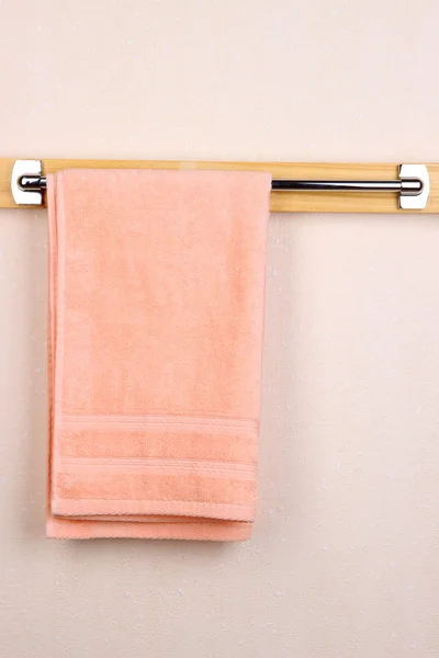 Bath towel on crossbar in room — Stock Photo, Image