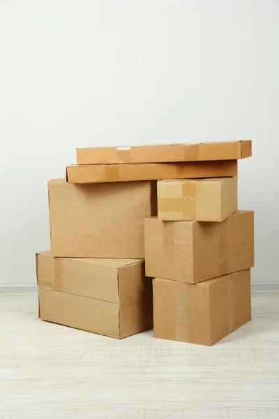 Different cardboard boxes in room — Stock Photo, Image