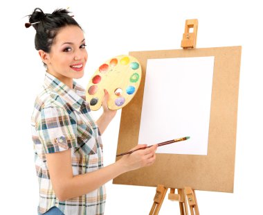 güzel bir genç kadın ressam üzerine beyaz izole iş başında
