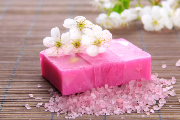 Natural handmade soap on bamboo mat — Stock Photo, Image