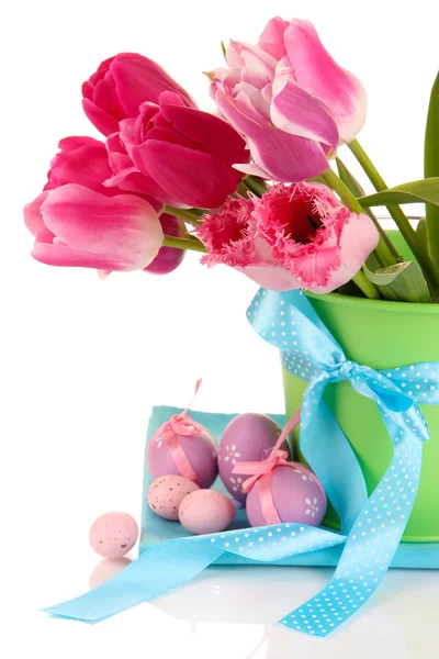 Easter composition with fresh tulips and easter eggs isolated on white — Stock Photo, Image