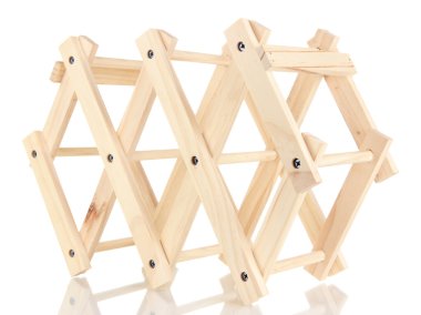 ahşap stand üzerinde beyaz izole şarap şişeleri için